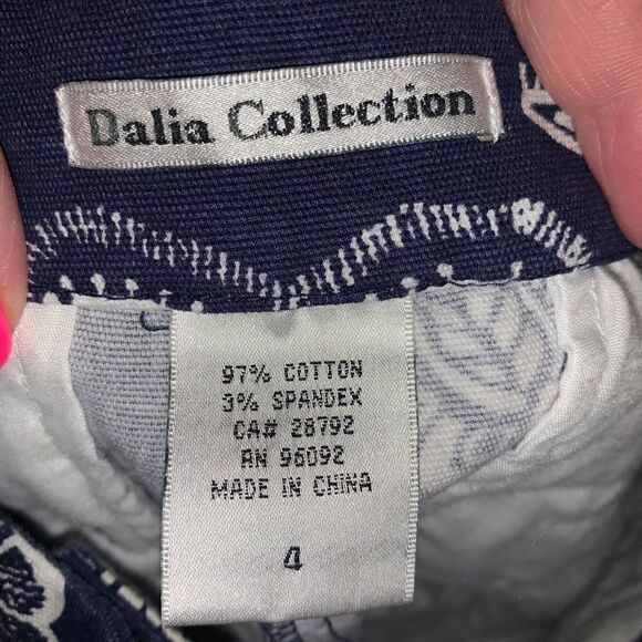 Dalia Collection navy & white textured shorts 4 - Picture 5 of 5